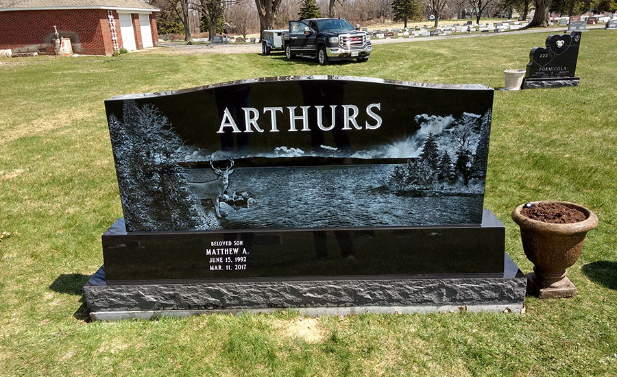 Arthurs Headstone